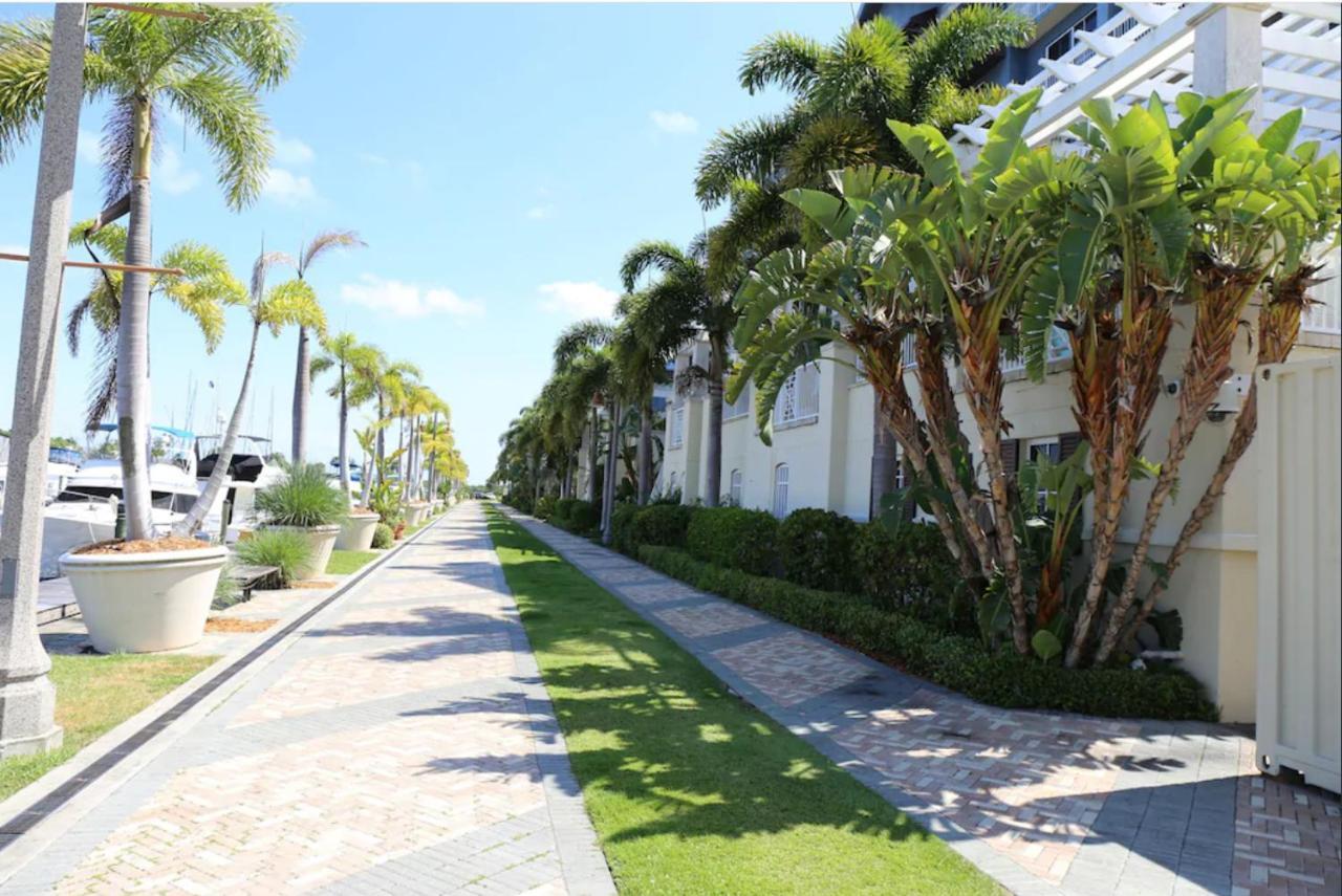 Beautiful New Luxury Townhome With Private Beach And Swimming Pools Ruskin Zewnętrze zdjęcie